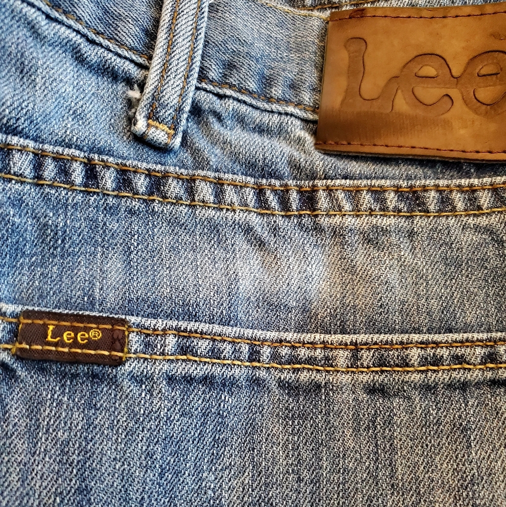 1 pair of men's Lee jeans